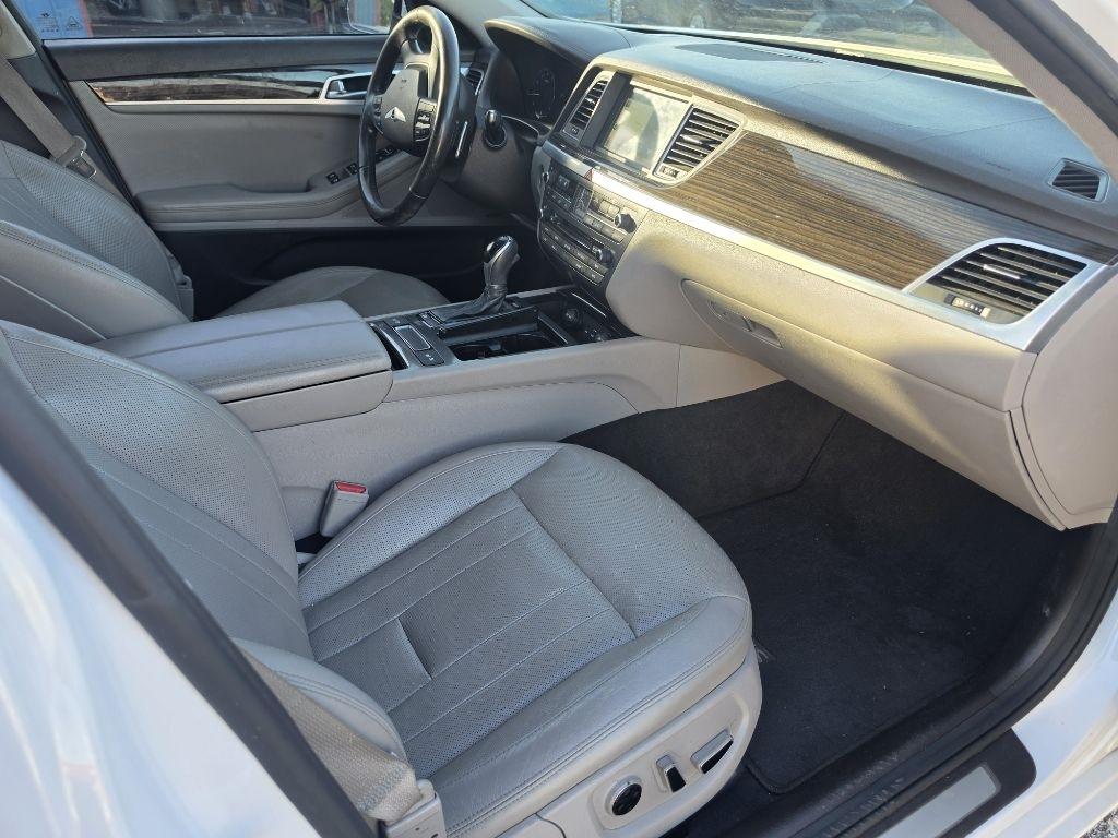 Hyundai Genesis photo 19