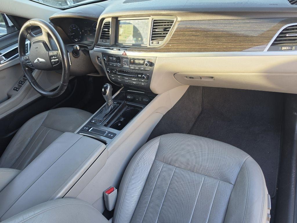 Hyundai Genesis photo 20
