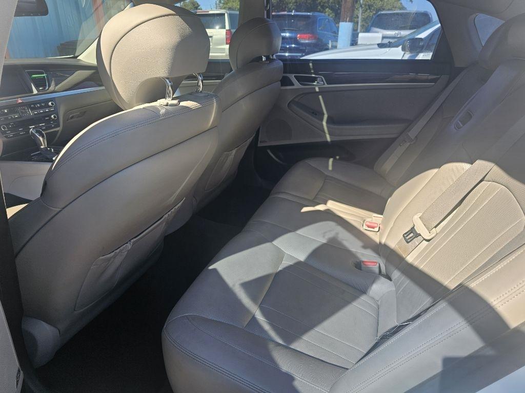 Hyundai Genesis photo 30