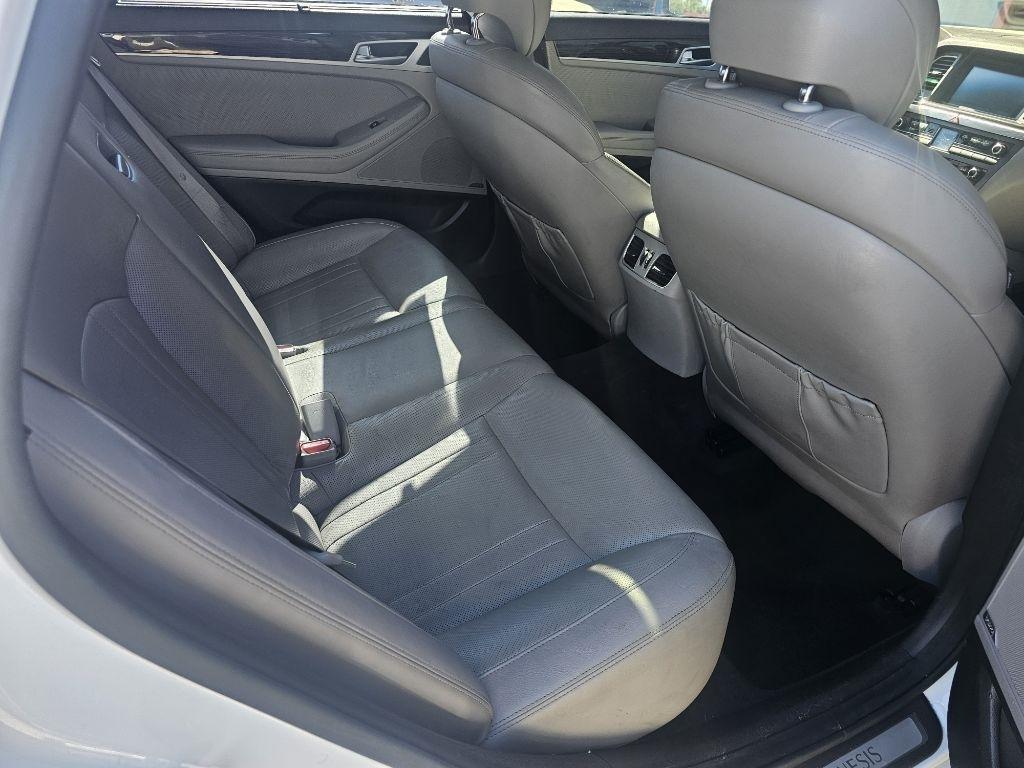 Hyundai Genesis photo 32