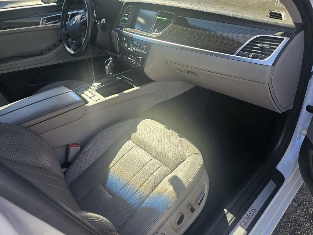 Hyundai Genesis photo 33