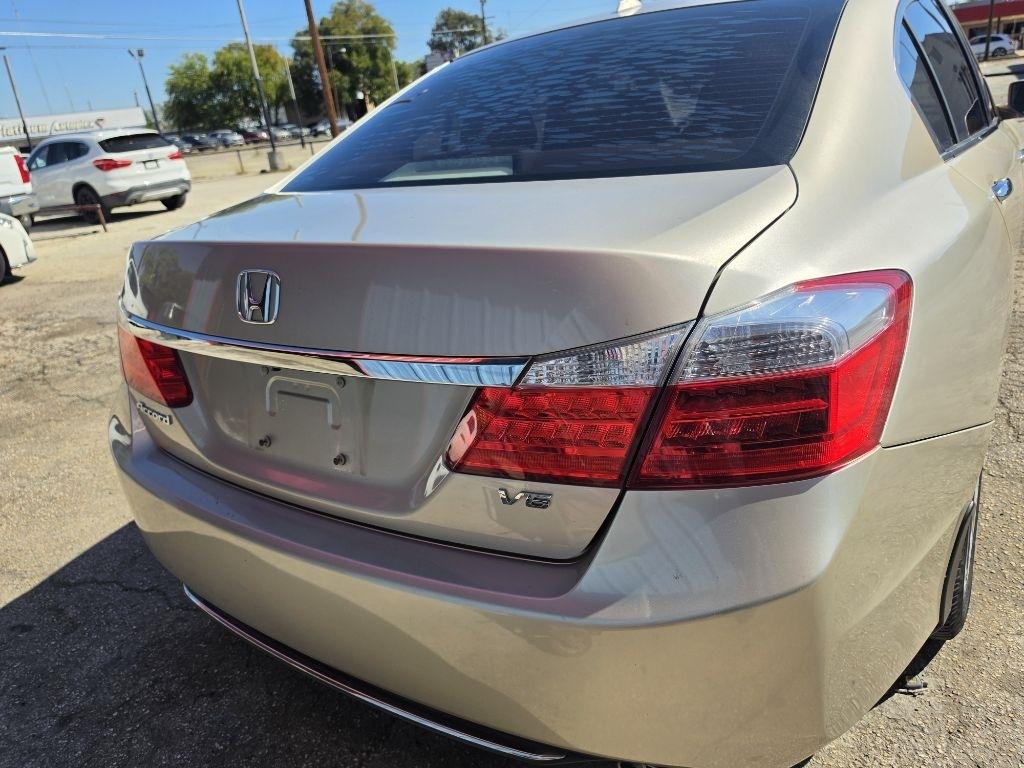 Honda Accord photo 5