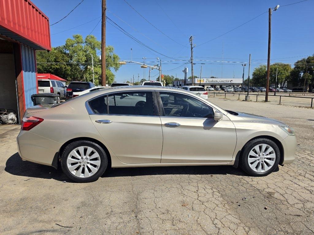 Honda Accord photo 11
