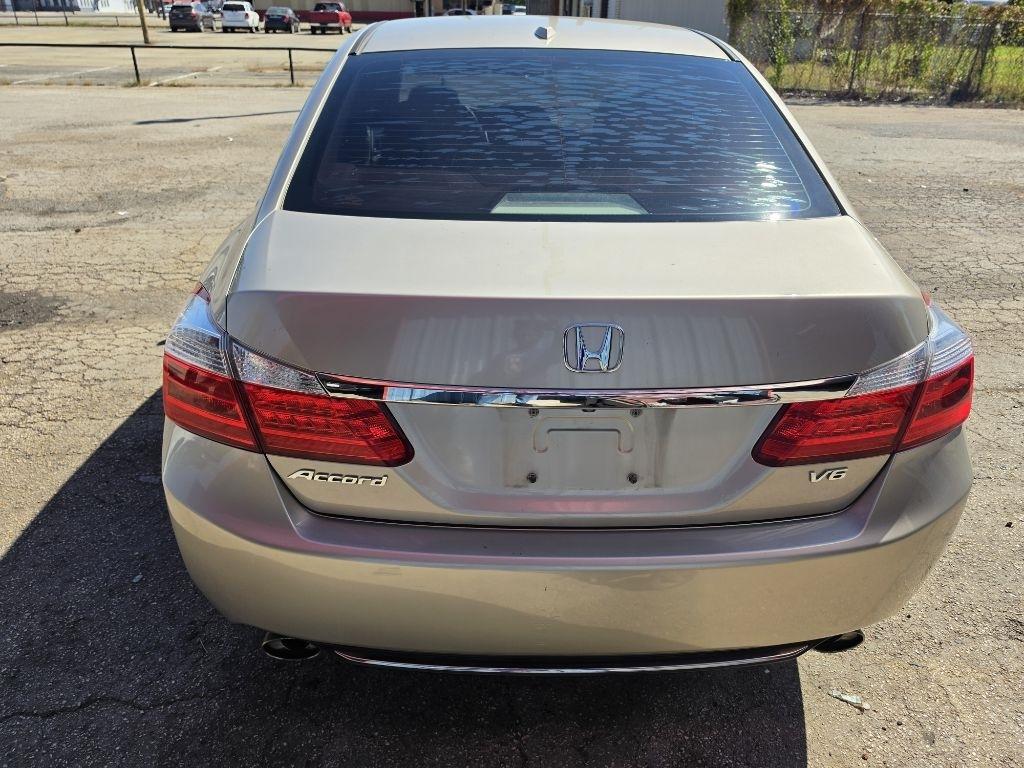 Honda Accord photo 16