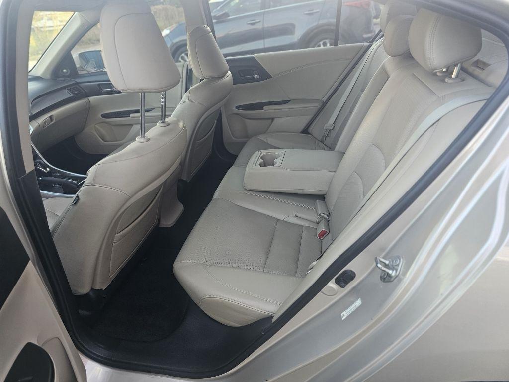 Honda Accord photo 18