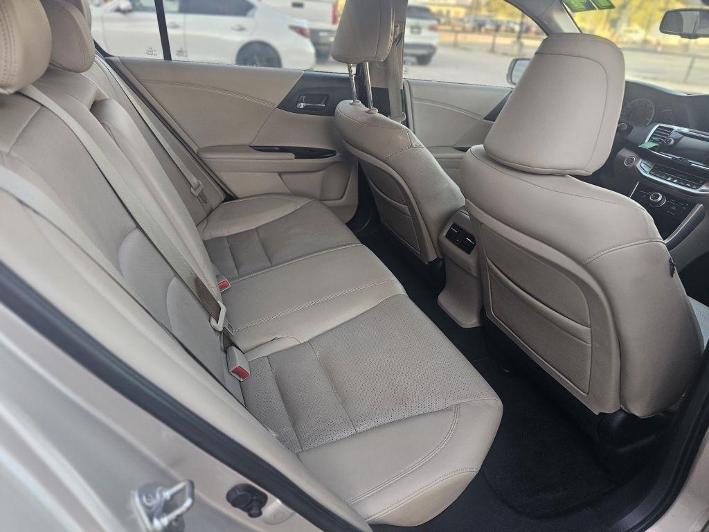 Honda Accord photo 20