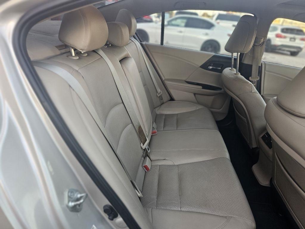 Honda Accord photo 23