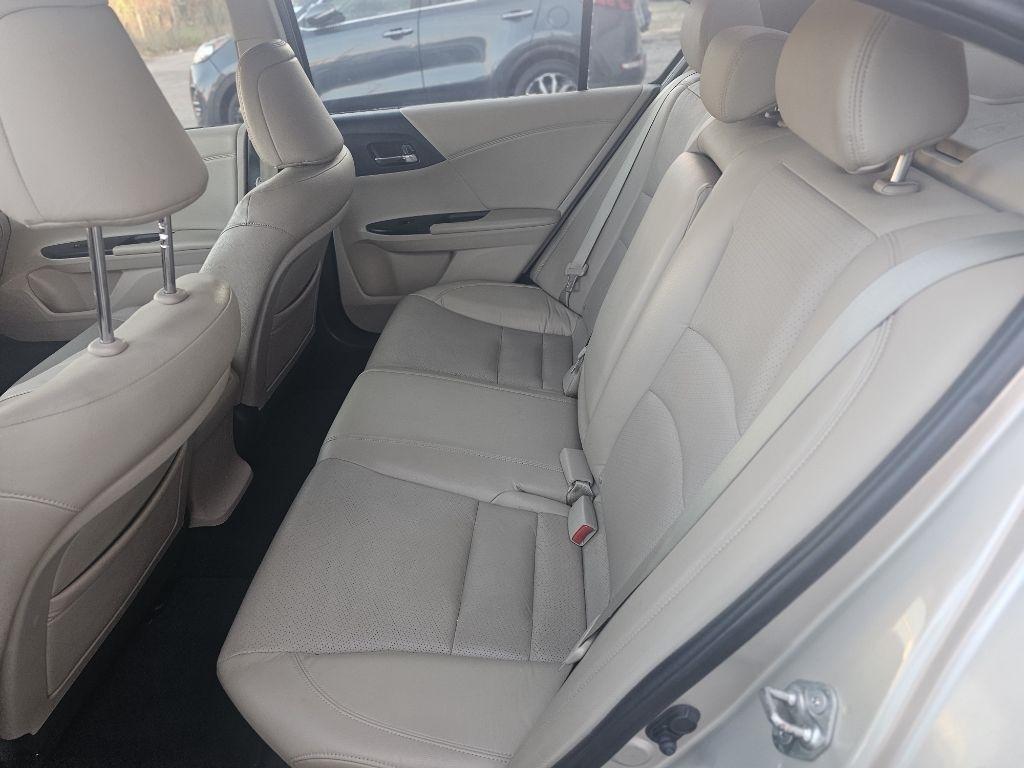 Honda Accord photo 24