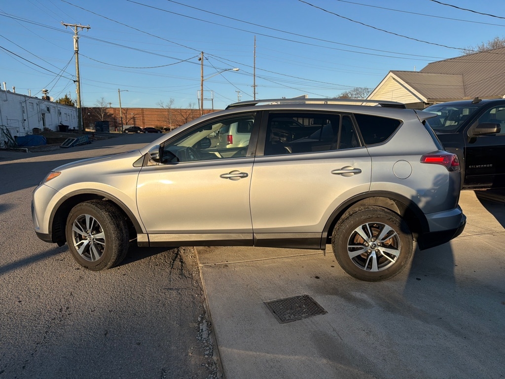 Toyota RAV4 XLE FWD 2018