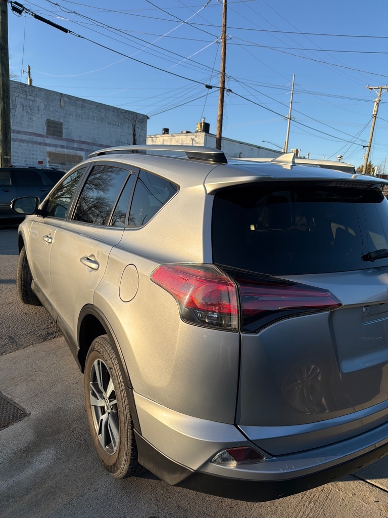 Toyota RAV4 XLE FWD 2018
