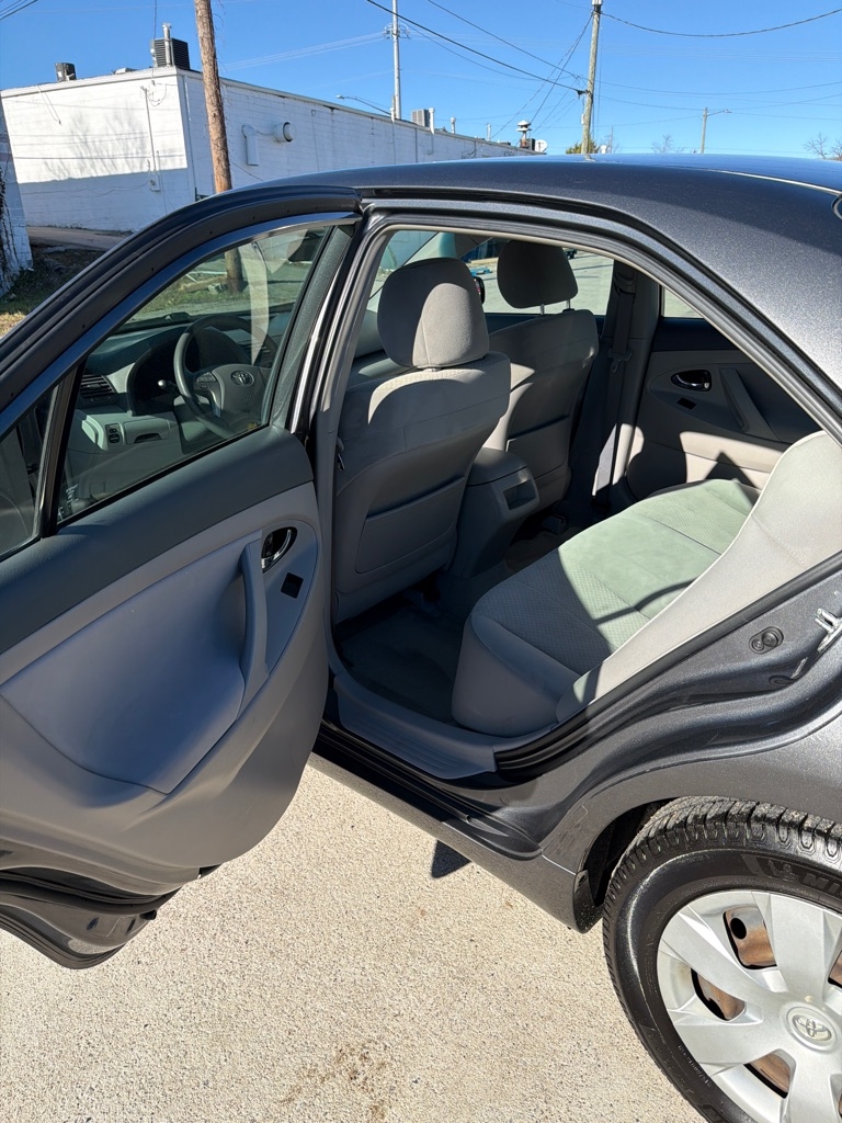 Toyota Camry SE 5-Spd AT 2009