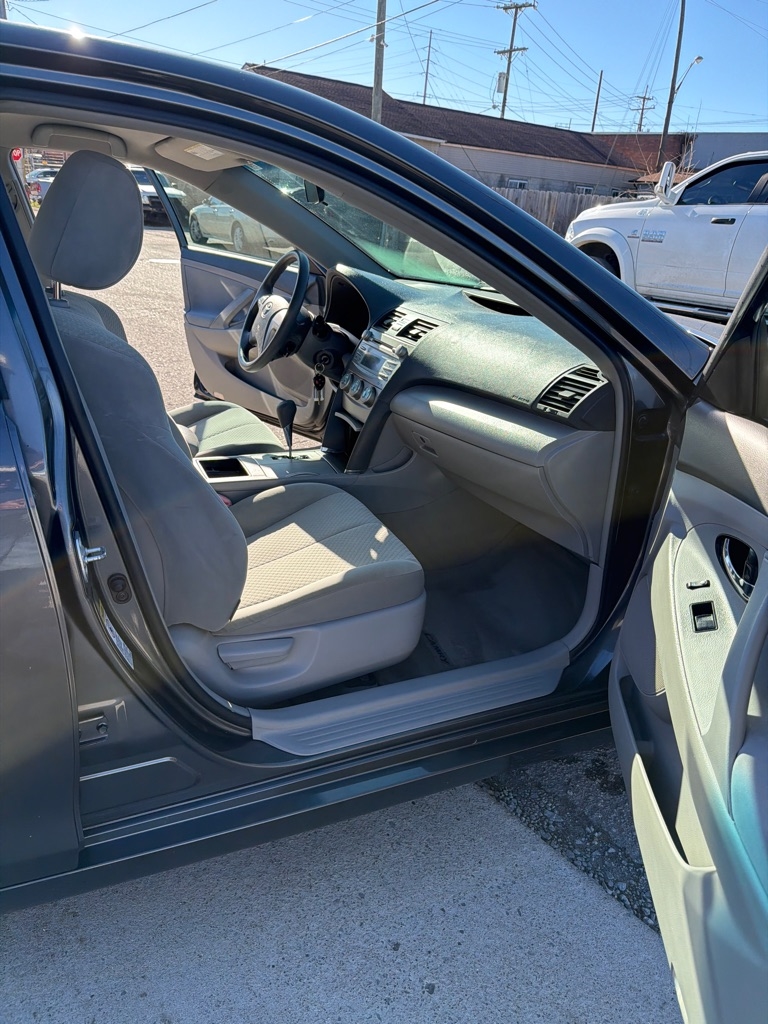 Toyota Camry SE 5-Spd AT 2009