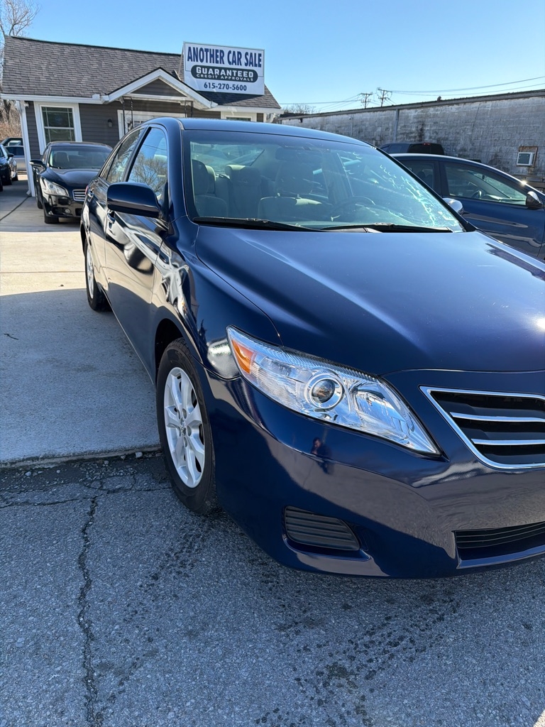 2010 Toyota Camry SE's photo