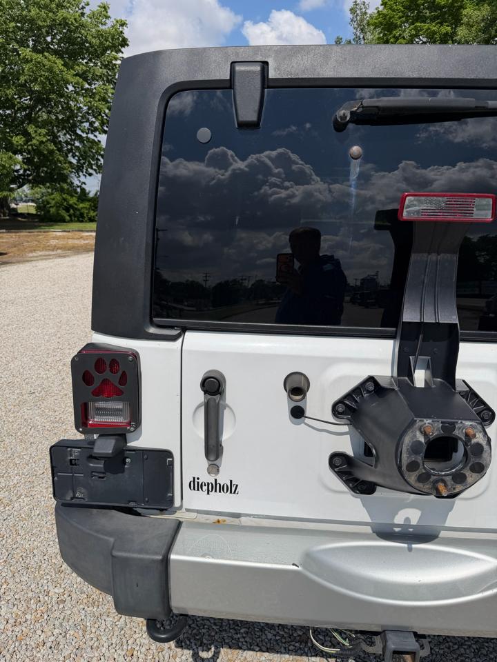 Jeep Wrangler Unlimited Sahara 4WD 2012