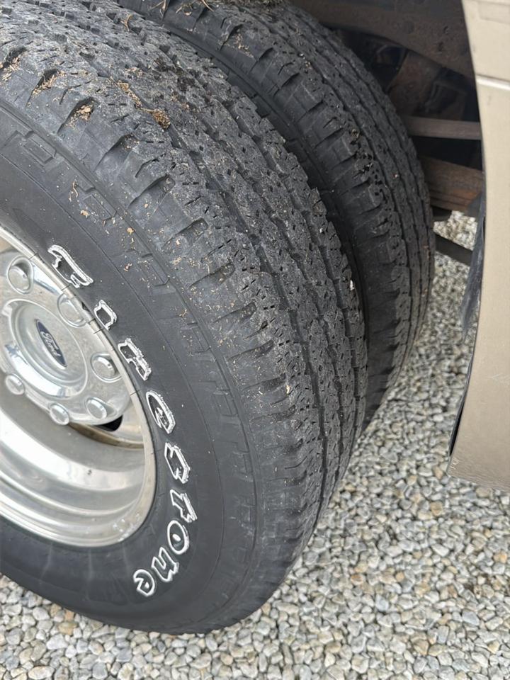 Ford F-350 SD XL Crew Cab 4WD DRW 2005