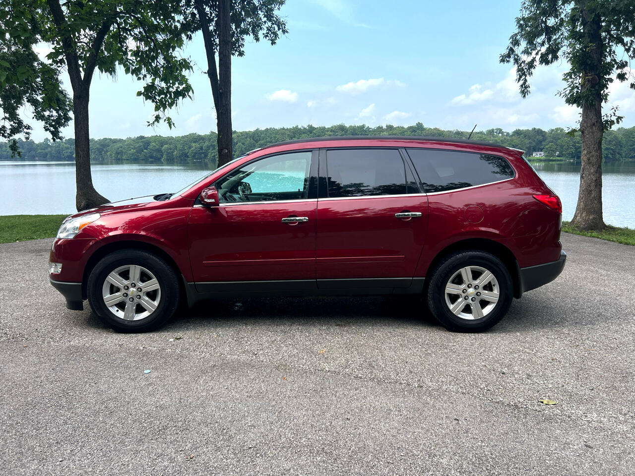 2011 Chevrolet Traverse 2LT AWD