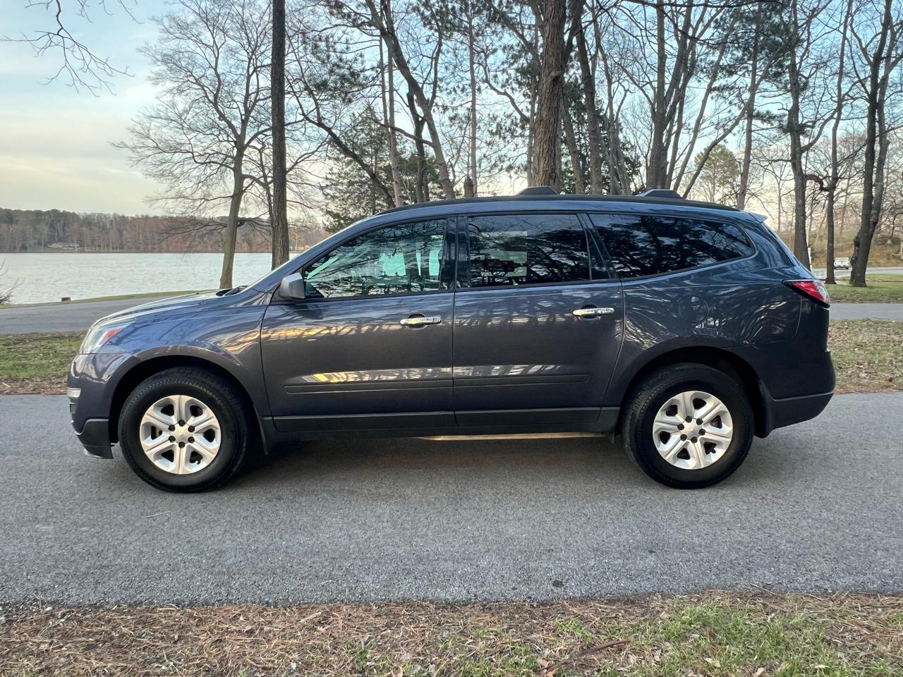 2013 Chevrolet Traverse LS FWD w/PDC