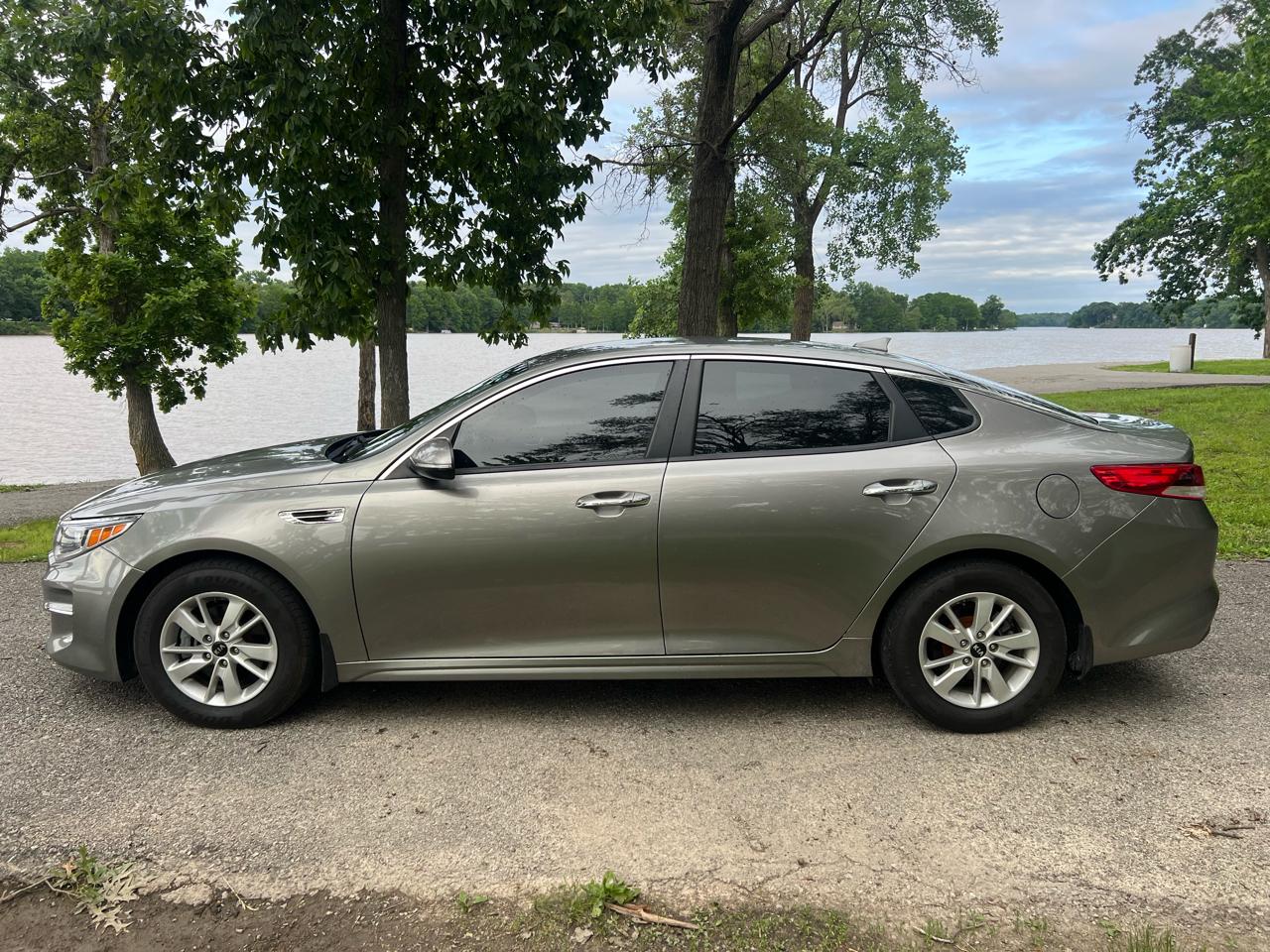 2017 Kia Optima LX AT's photo