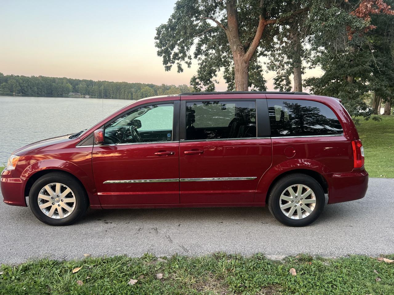 2013 Chrysler Town & Country Touring