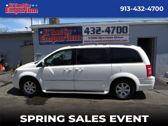 2010 Chrysler Town & Country Touring FWD