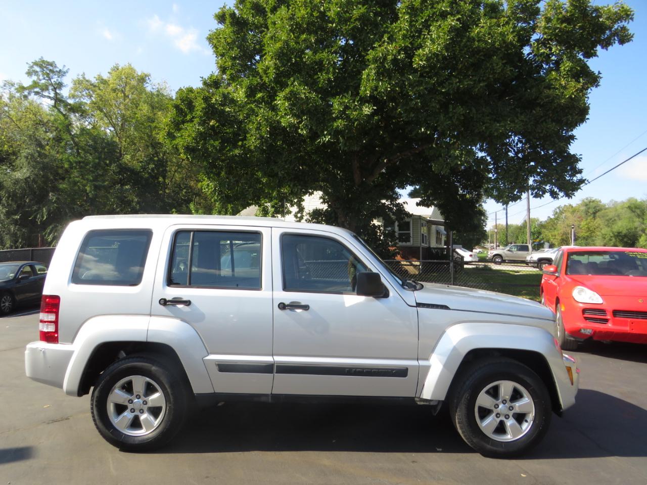 Jeep Liberty 4WD 4dr Sport 2011