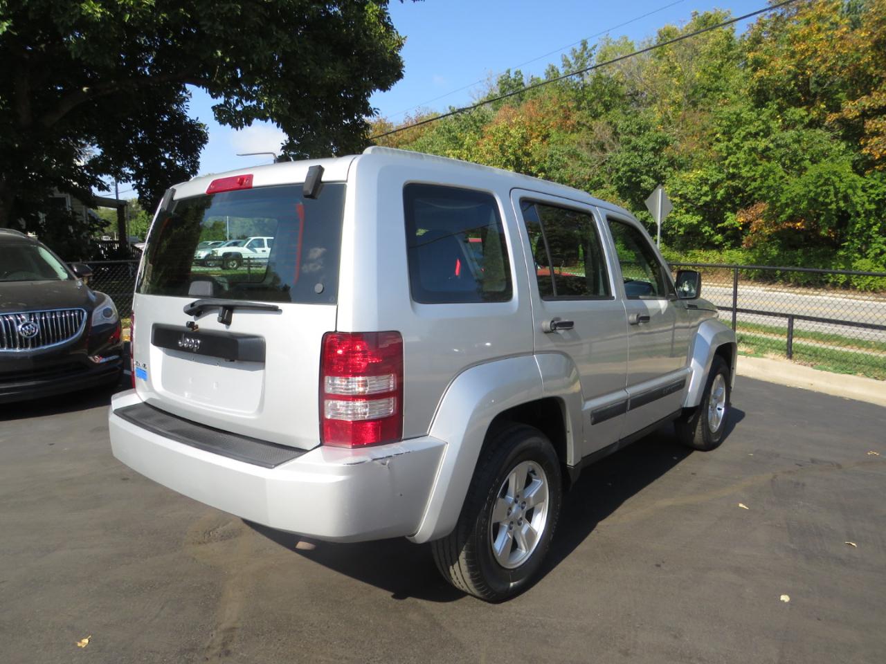 Jeep Liberty 4WD 4dr Sport 2011