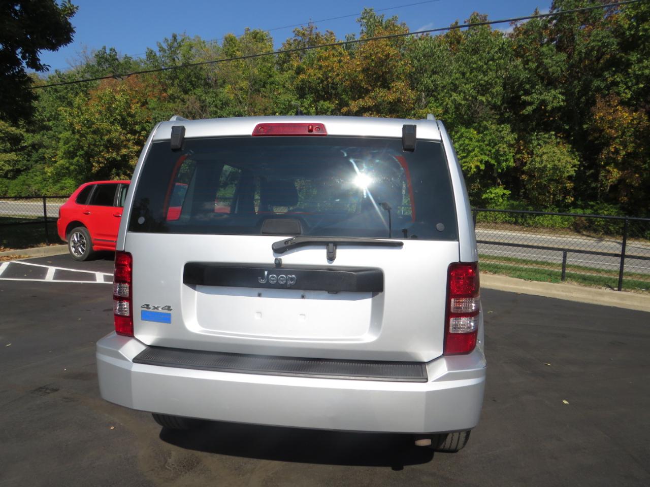 Jeep Liberty 4WD 4dr Sport 2011