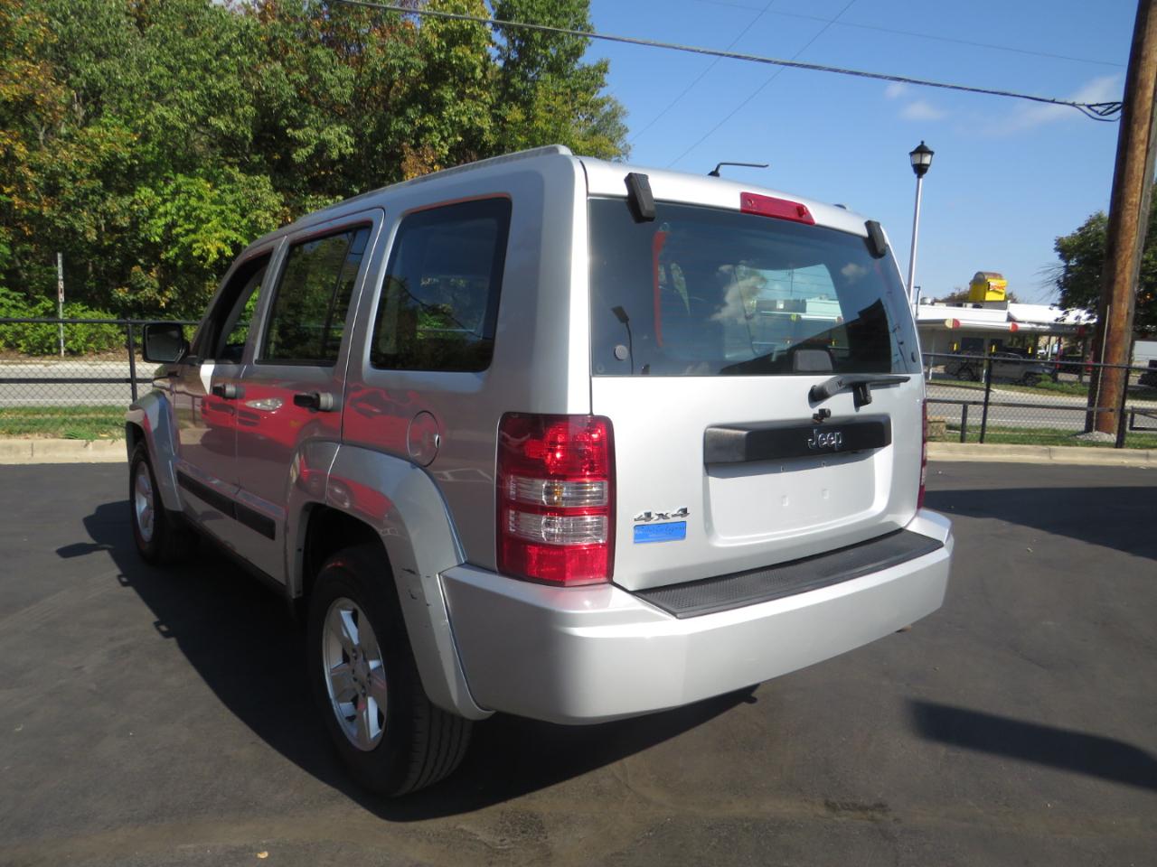 Jeep Liberty 4WD 4dr Sport 2011