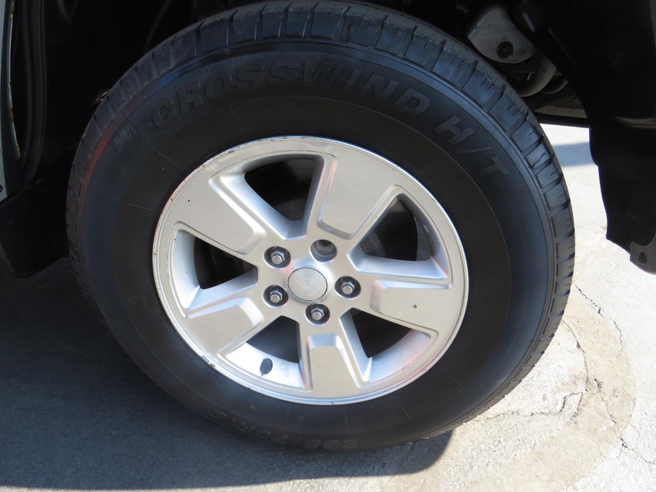 Jeep Liberty 4WD 4dr Sport 2011