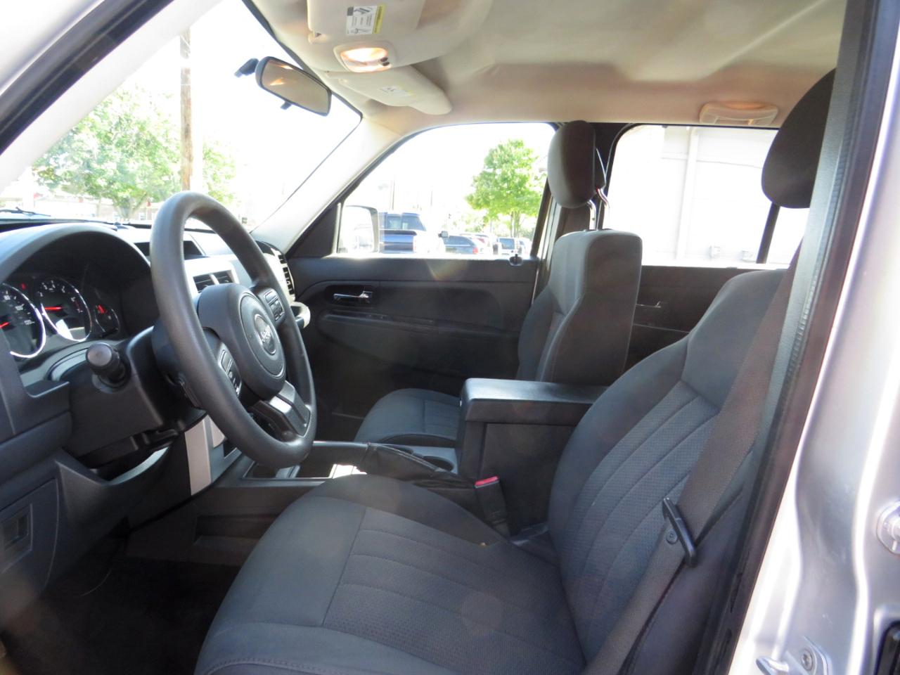 Jeep Liberty 4WD 4dr Sport 2011