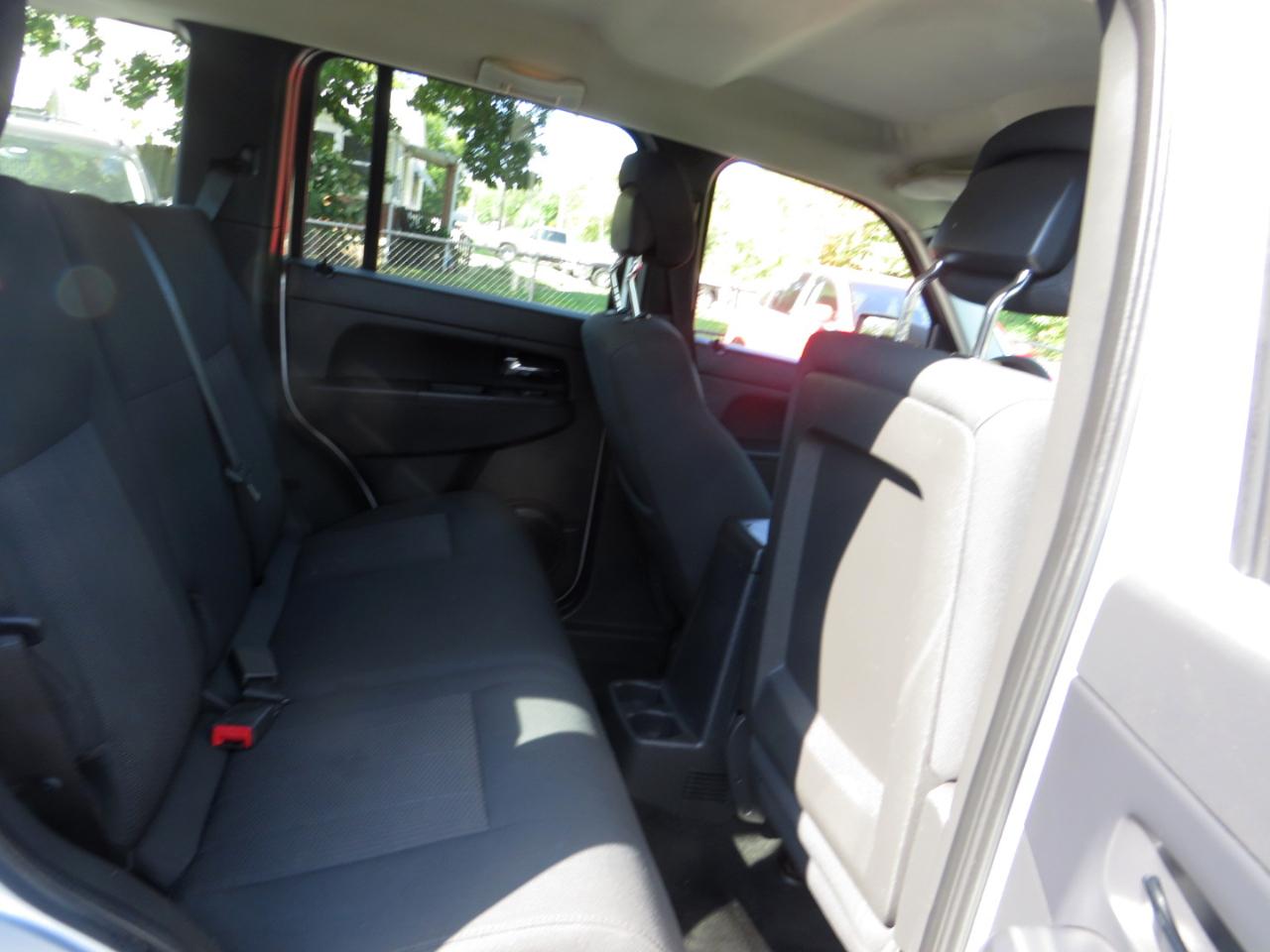 Jeep Liberty 4WD 4dr Sport 2011