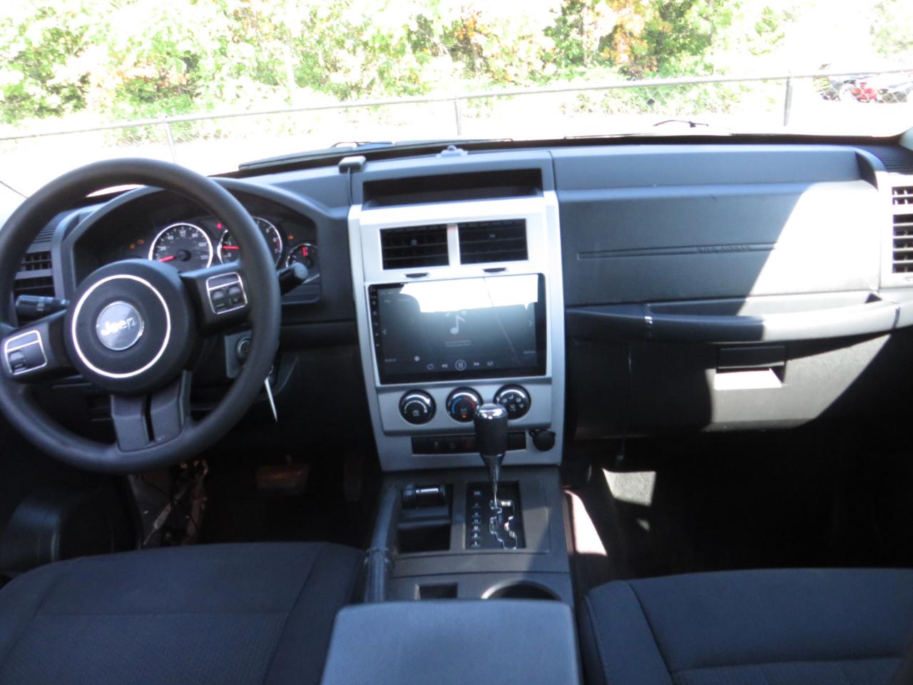 Jeep Liberty 4WD 4dr Sport 2011