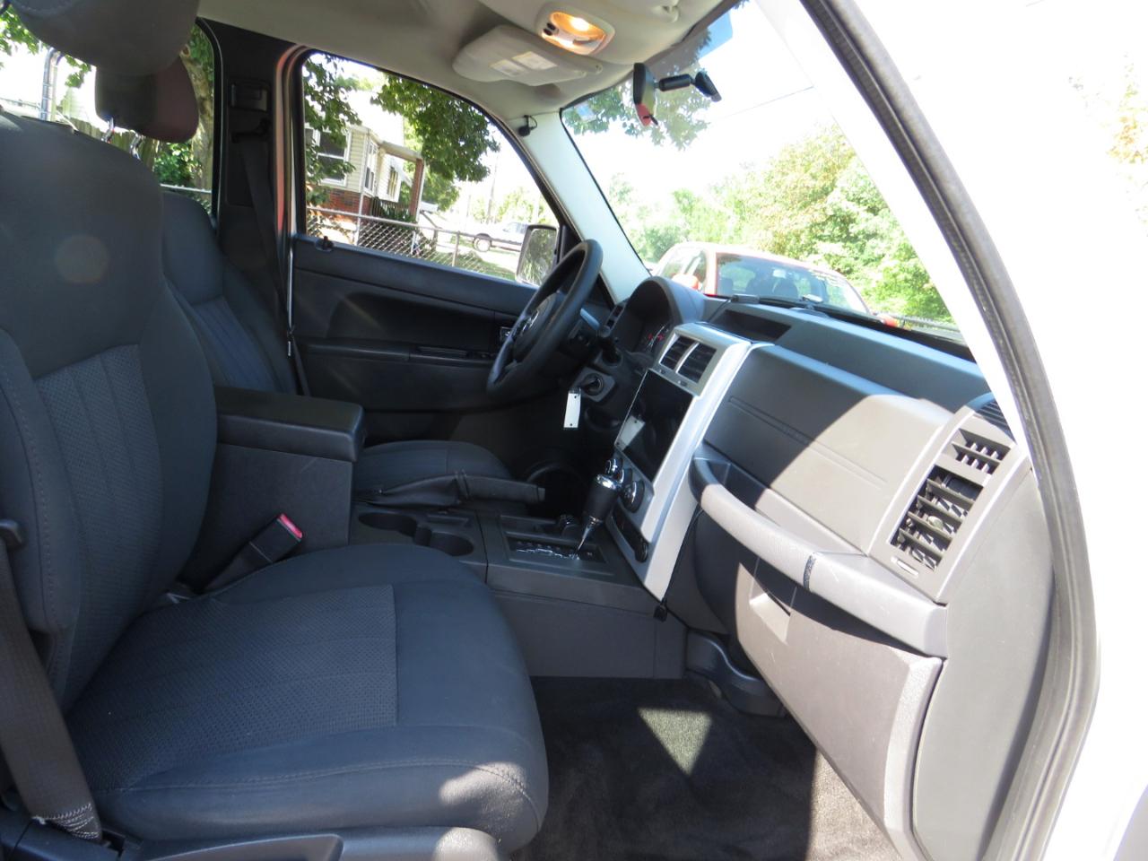 Jeep Liberty 4WD 4dr Sport 2011