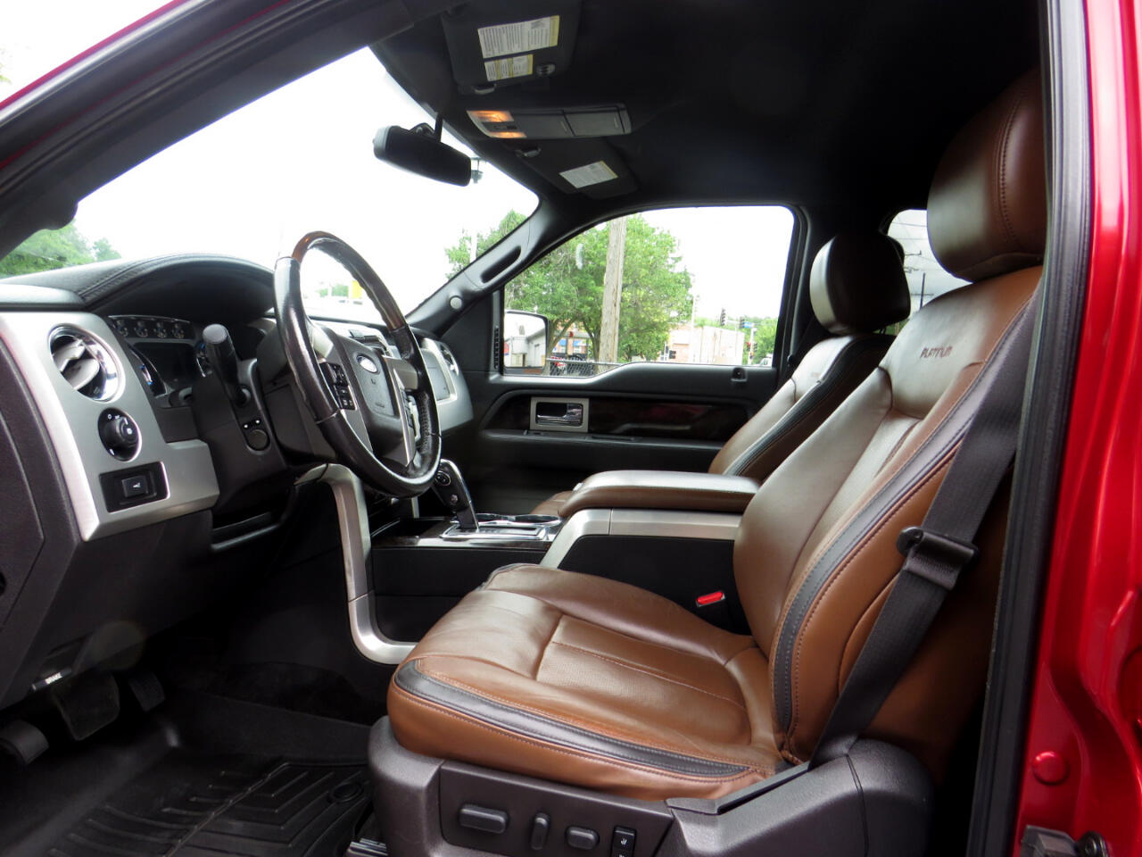 2013 Ford F-150 Platinum photo 11