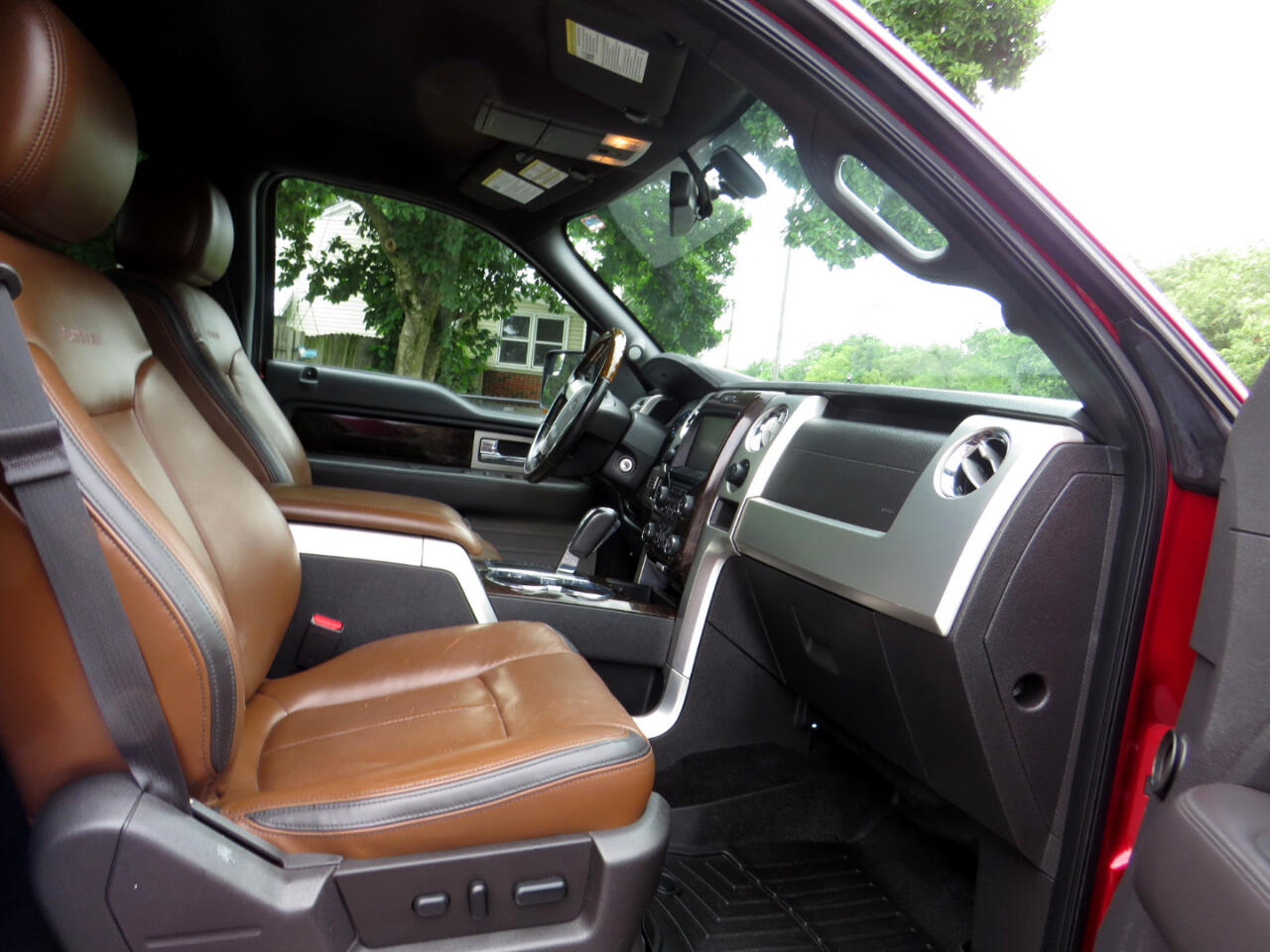 2013 Ford F-150 Platinum photo 16