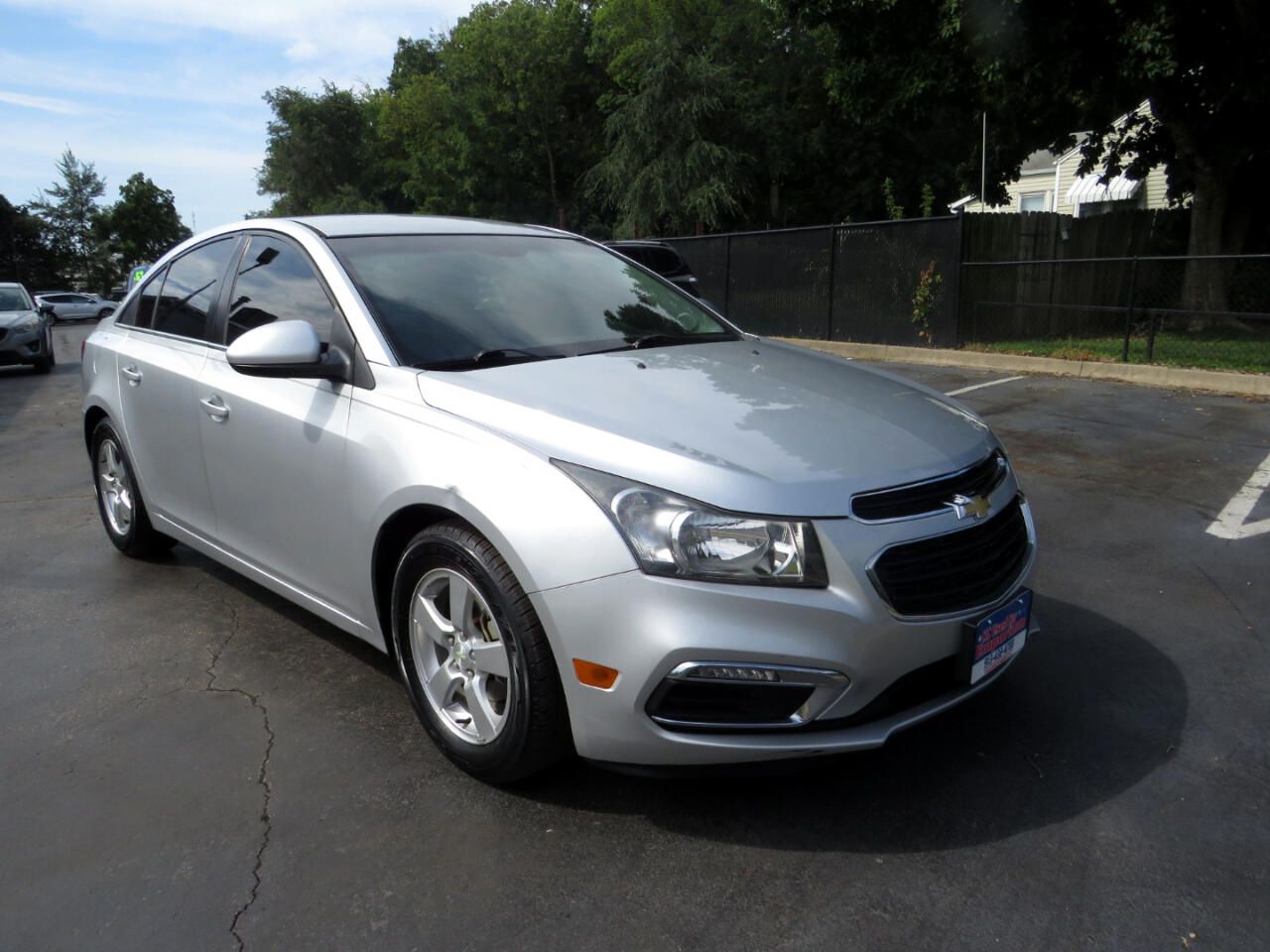 2016 Chevrolet Cruze photo 2
