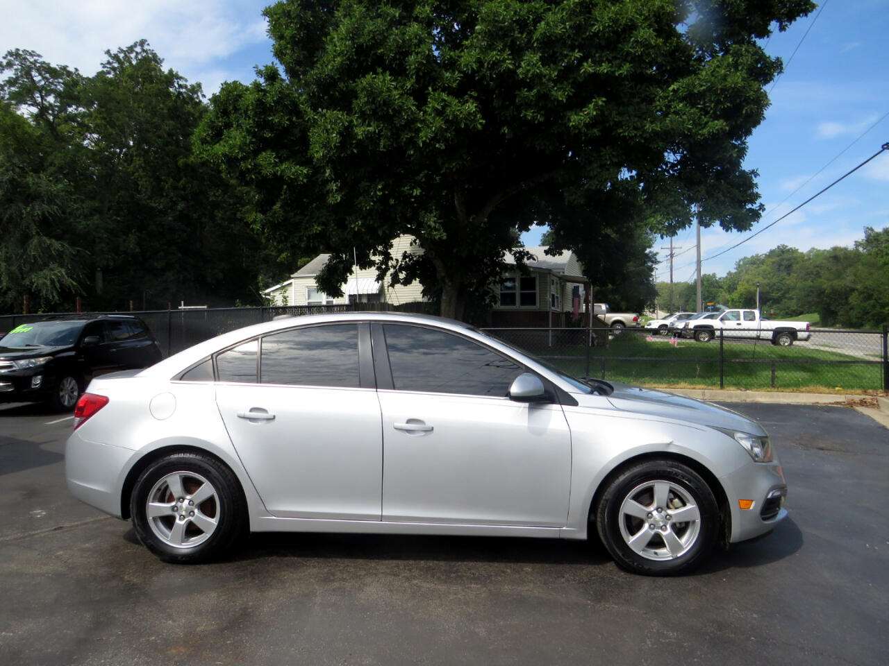 2016 Chevrolet Cruze photo 3