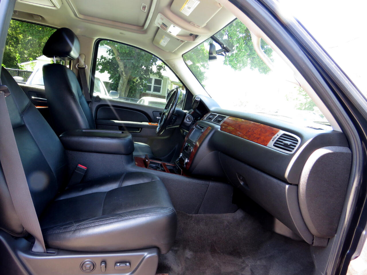 2012 Chevrolet Suburban 1500 LTZ photo 13