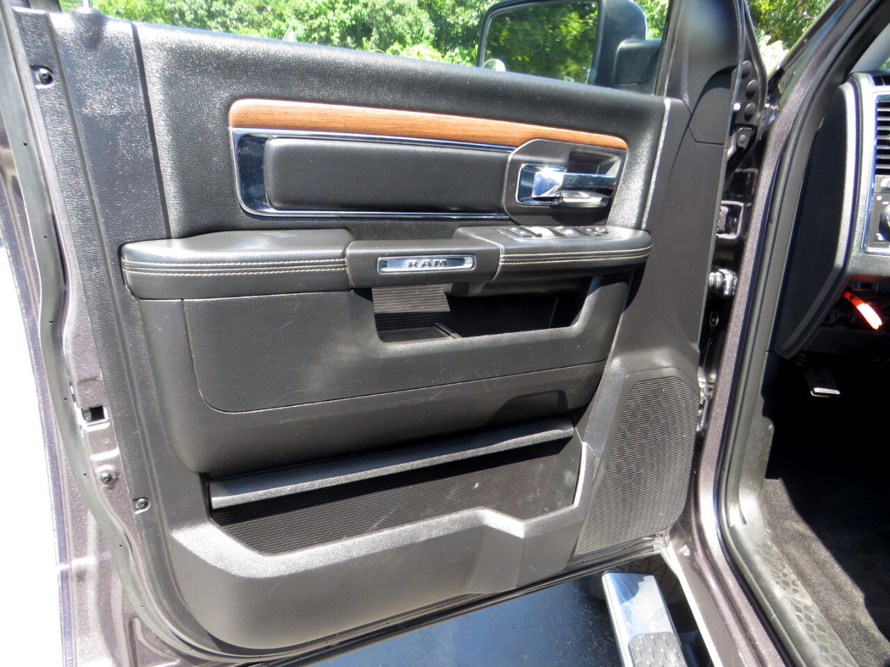 2015 Ram 1500 Laramie photo 9