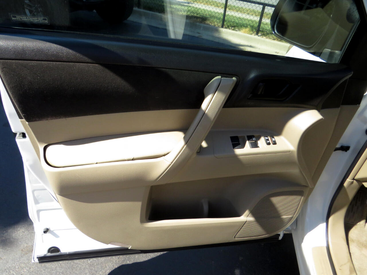 2010 Toyota Highlander Base photo 10