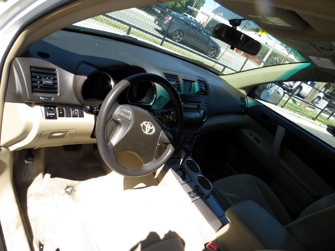 2010 Toyota Highlander Base photo 11