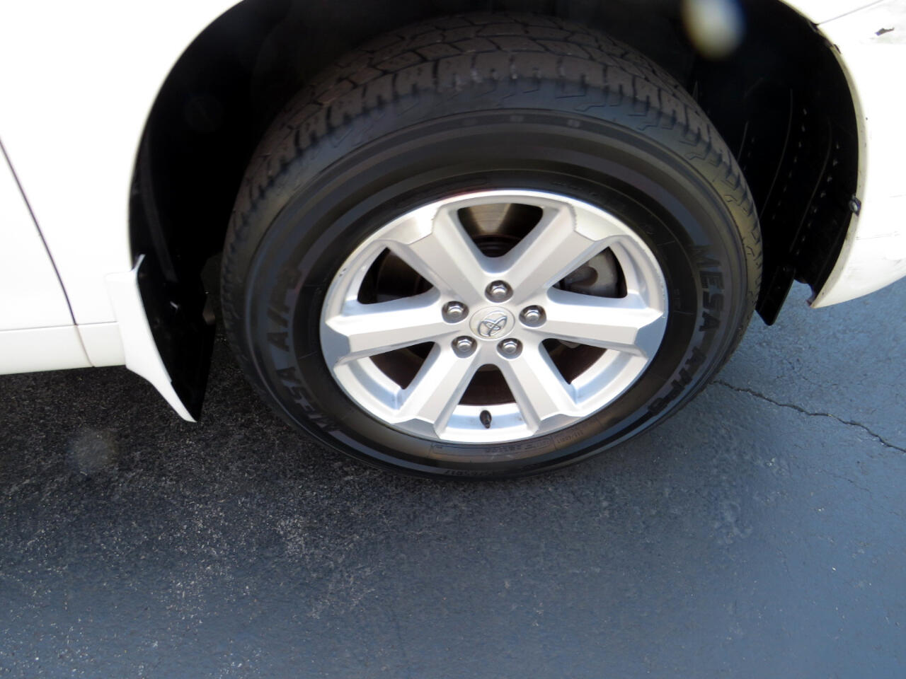 2010 Toyota Highlander Base photo 16