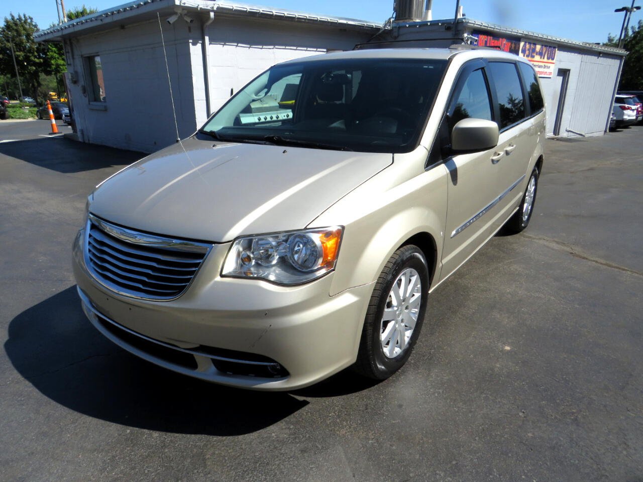 2015 Chrysler Town & Country Touring photo 2