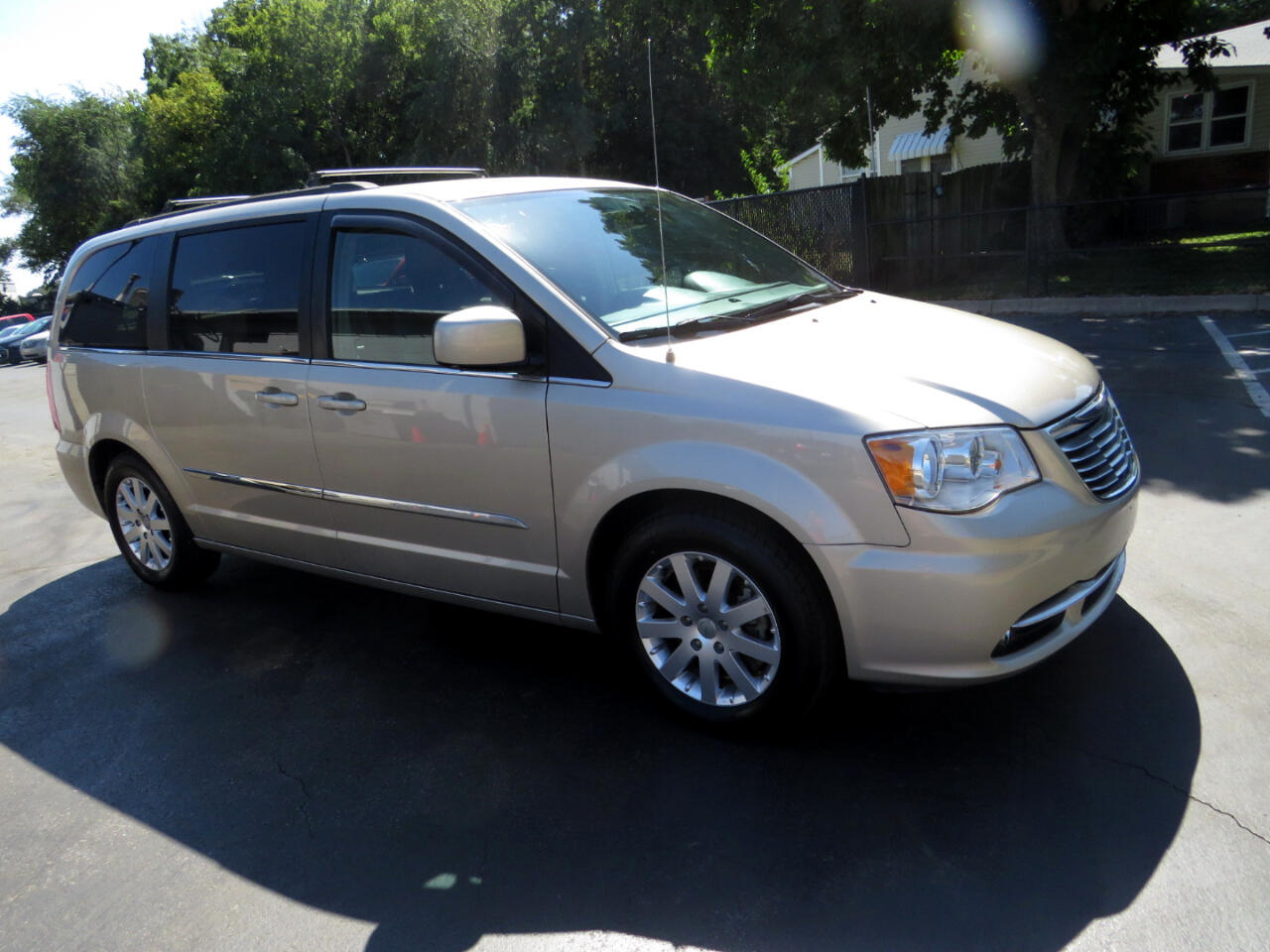 2015 Chrysler Town & Country Touring photo 4