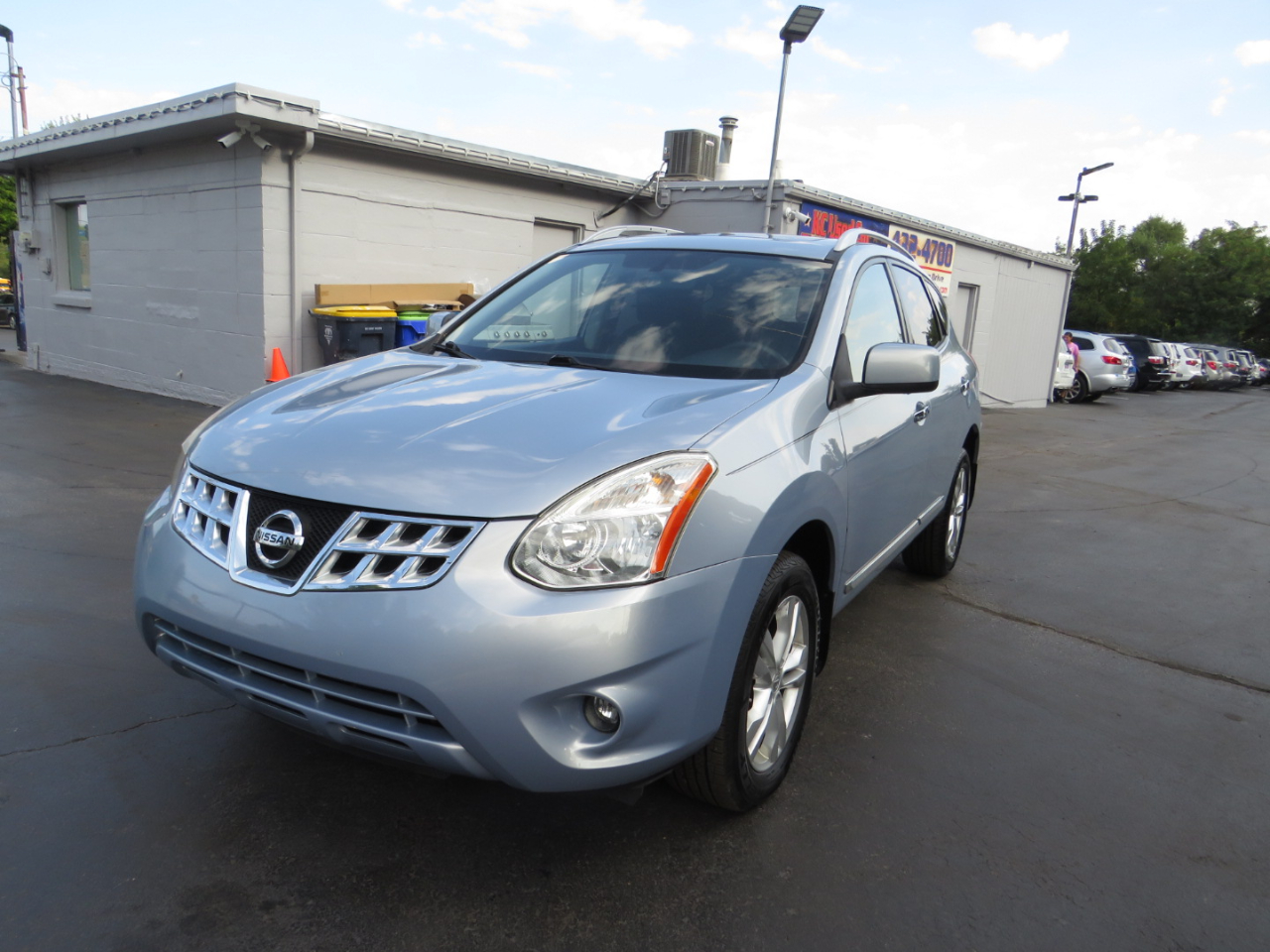 2013 Nissan Rogue AWD SV photo 2