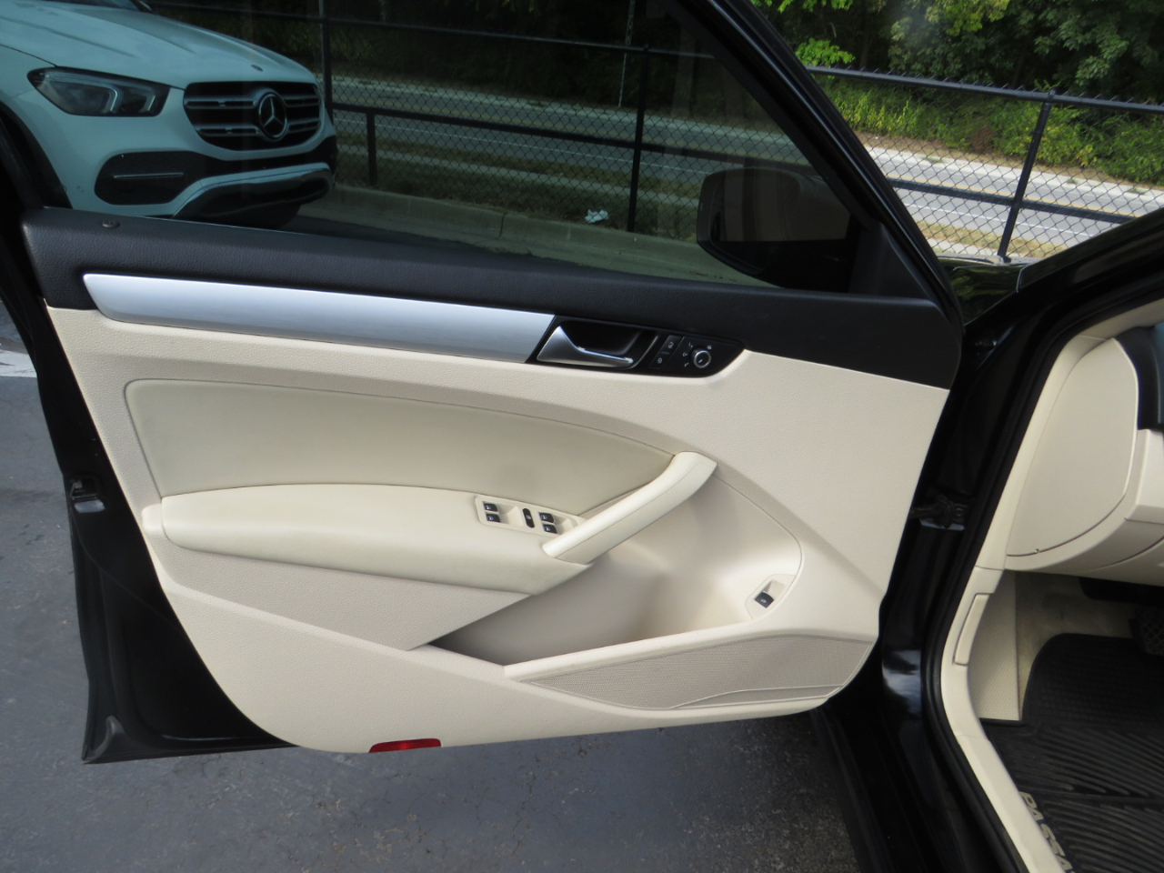 2013 Volkswagen Passat SE photo 9