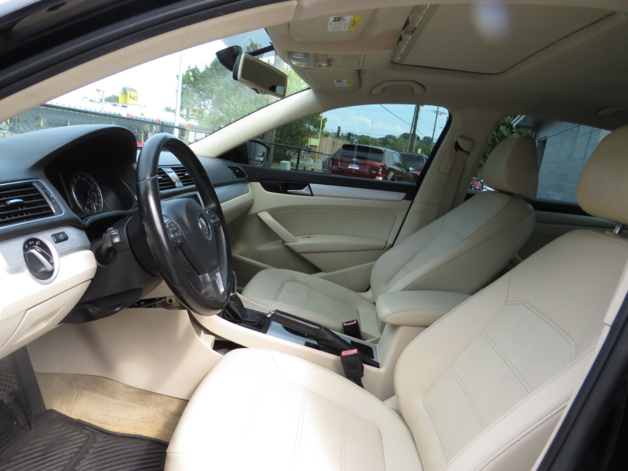 2013 Volkswagen Passat SE photo 10