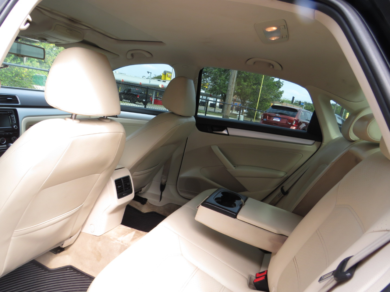 2013 Volkswagen Passat SE photo 11