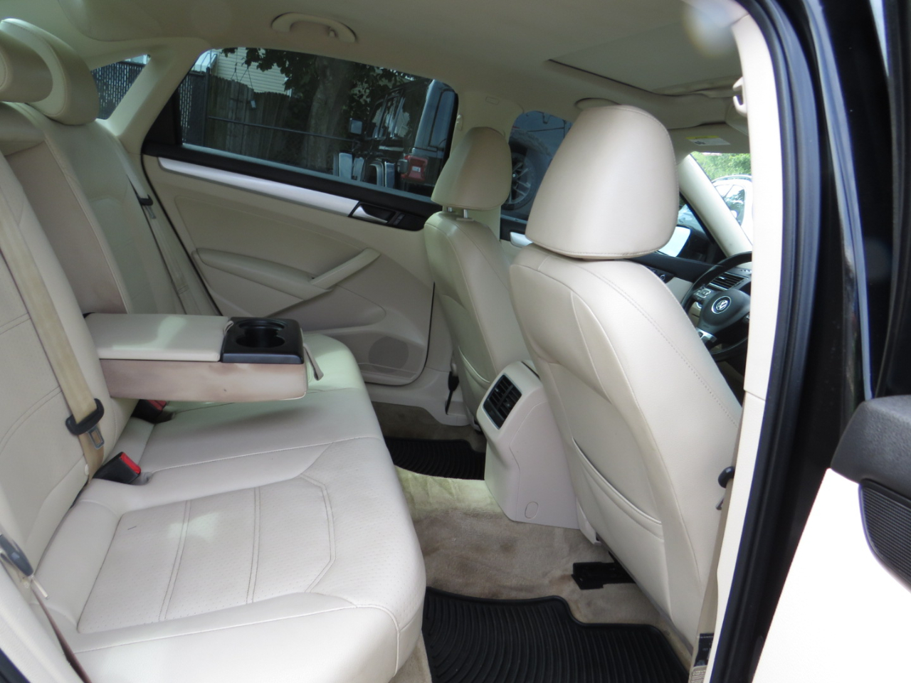 2013 Volkswagen Passat SE photo 13