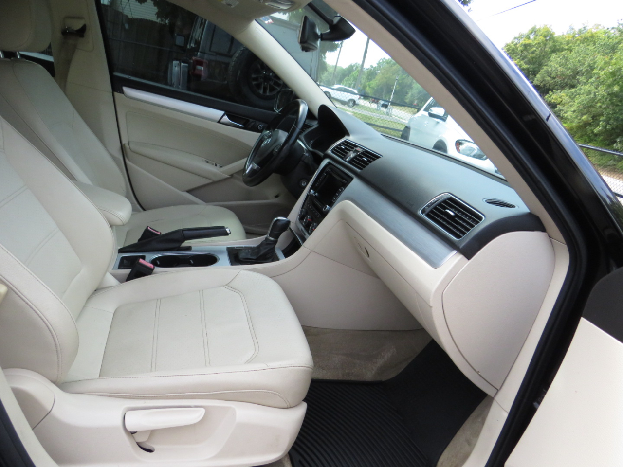 2013 Volkswagen Passat SE photo 15